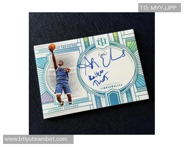 即使遭遇不公被驱逐出场华子依然在通道默默为球迷签名